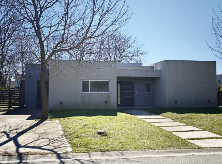 Casa · 178m² · 6 Ambientes · 2 Cocheras