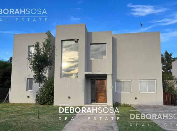 Casa · 157m² · 4 Ambientes · 3 Cocheras