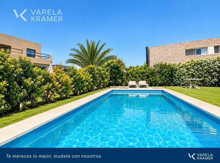 Casa · 135m² · 5 Ambientes · 2 Cocheras