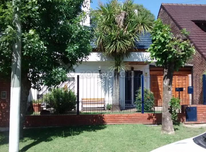 Casa · 150m² · 4 Ambientes · 1 Cochera