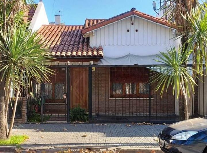 Casa · 100m² · 3 Ambientes · 1 Cochera