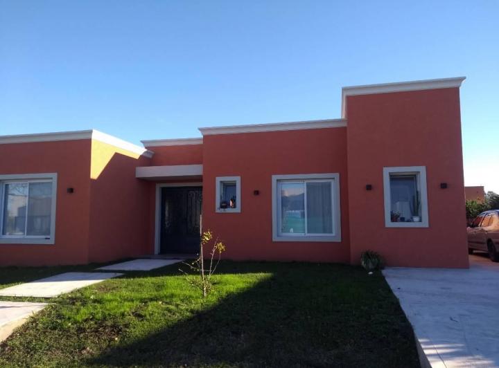 Casa · 120m² · 5 Ambientes · 2 Cocheras