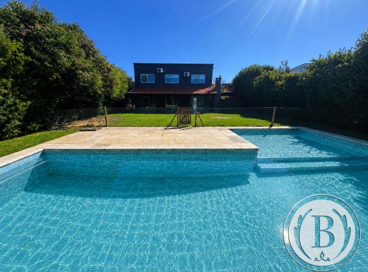 Casa · 229m² · 4 Ambientes · 2 Cocheras