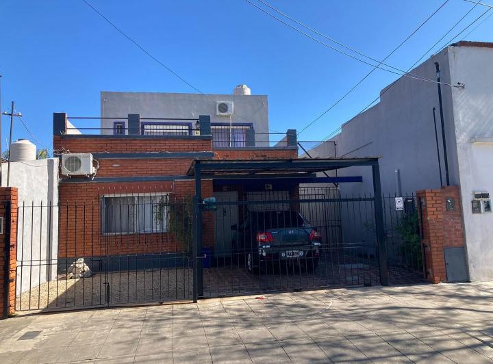 Casa · 285m² · 4 Ambientes · 2 Cocheras