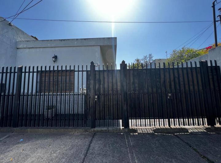 Casa · 110m² · 3 Ambientes · 2 Cocheras