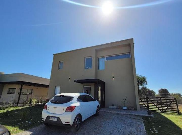 Casa · 160m² · 3 Ambientes · 2 Cocheras