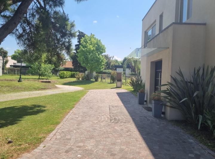 Casa · 250m² · 6 Ambientes · 1 Cochera