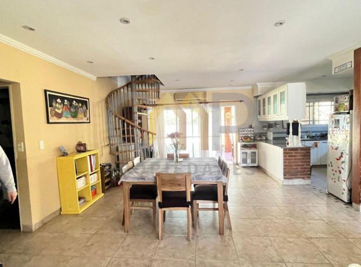 Casa · 150m² · 5 Ambientes