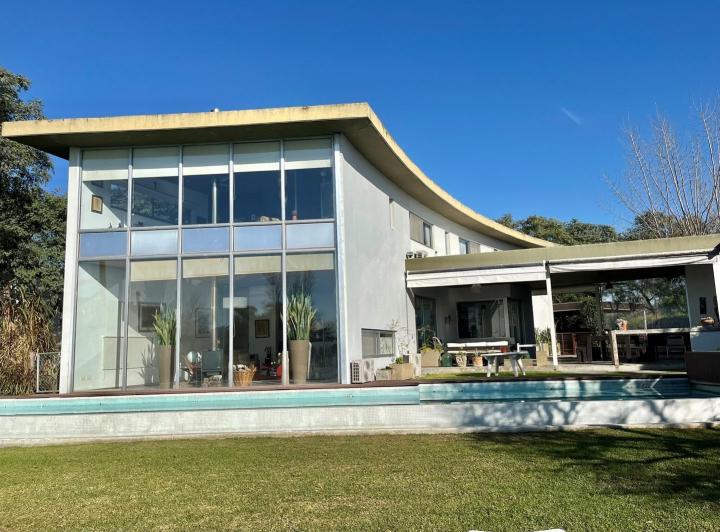 Casa · 250m² · 4 Ambientes