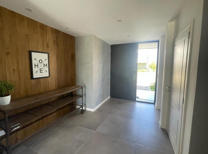 Casa · 305m² · 4 Ambientes · 2 Cocheras