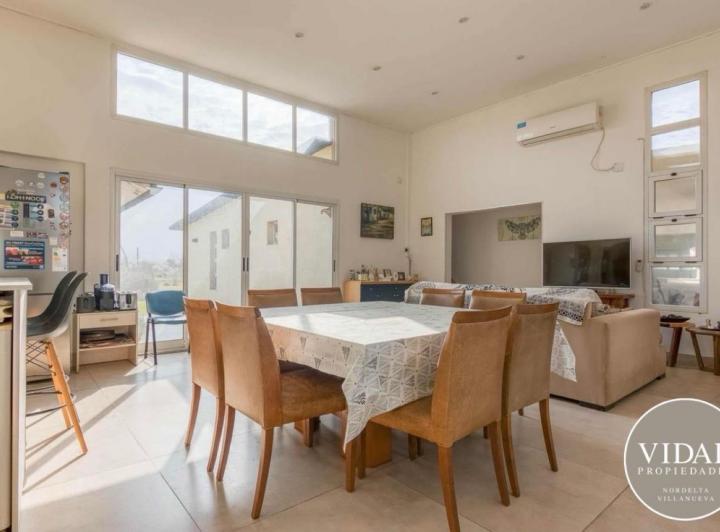 Casa · 180m² · 5 Ambientes · 2 Cocheras