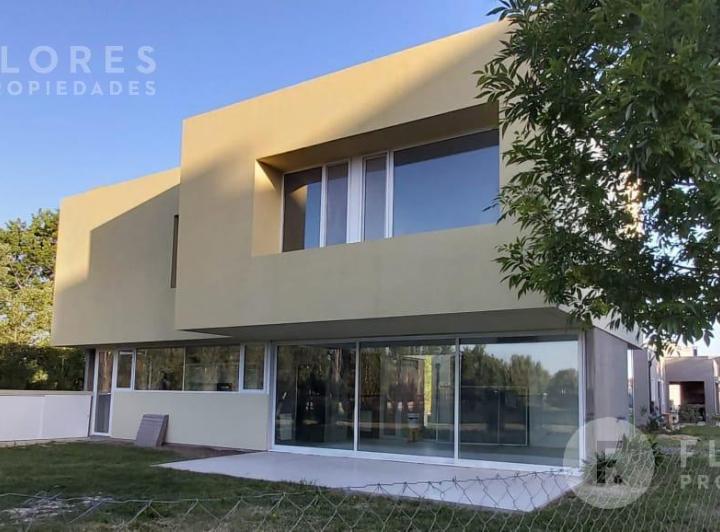 Casa · 192m² · 5 Ambientes · 3 Cocheras