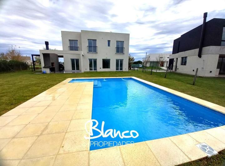 Casa · 200m² · 4 Ambientes · 1 Cochera