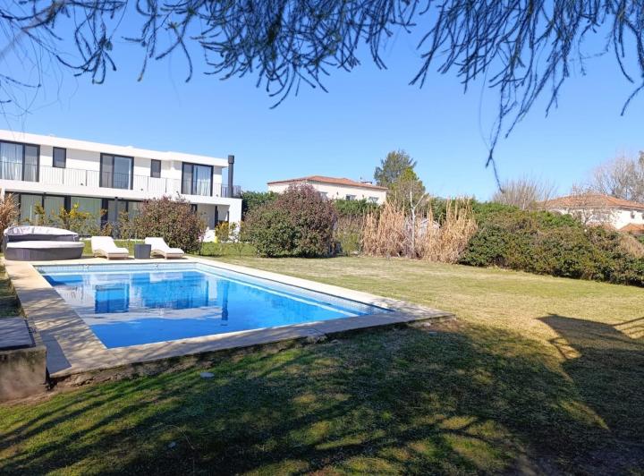 Casa · 177m² · 4 Ambientes · 3 Cocheras