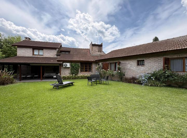 Casa · 200m² · 4 Ambientes · 1 Cochera