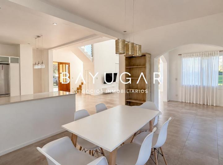 Casa · 150m² · 4 Ambientes · 4 Cocheras