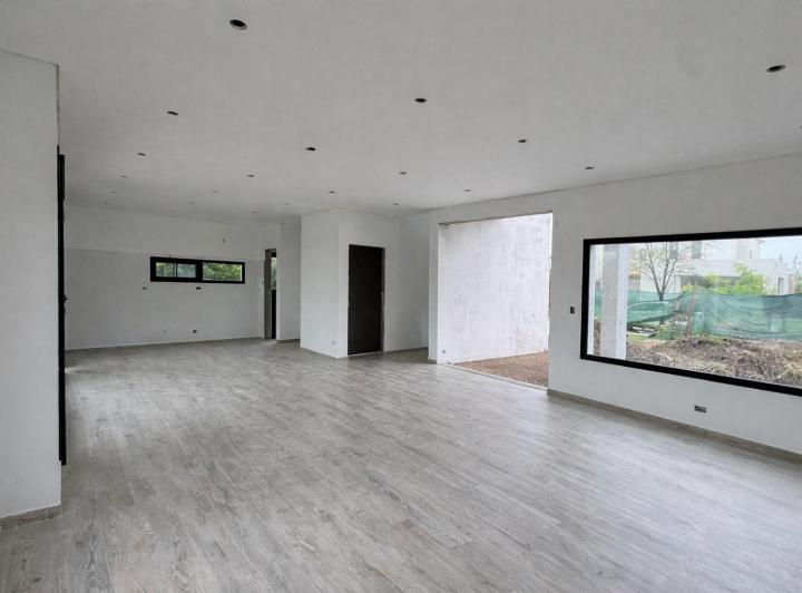 Casa · 173m² · 4 Ambientes · 2 Cocheras