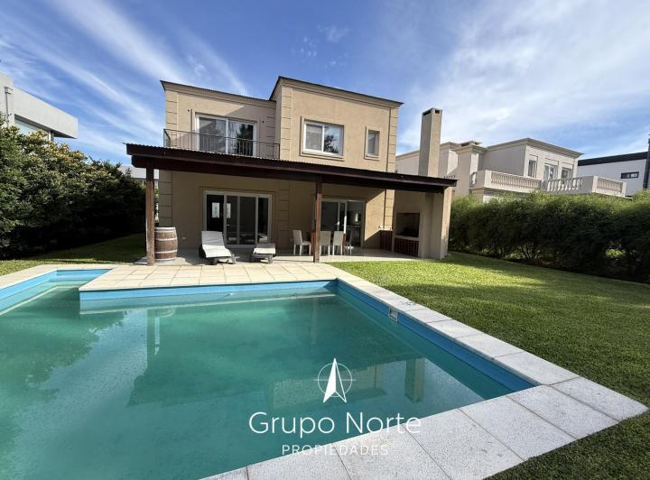 Casa · 200m² · 5 Ambientes · 1 Cochera