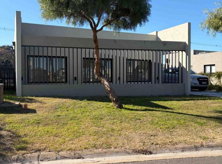 Casa · 111m² · 6 Ambientes · 3 Cocheras