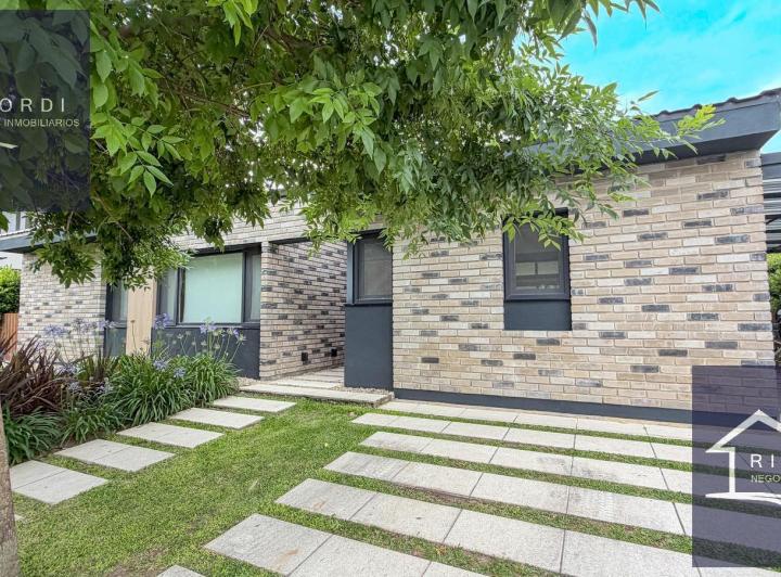 Casa · 183m² · 6 Ambientes · 1 Cochera
