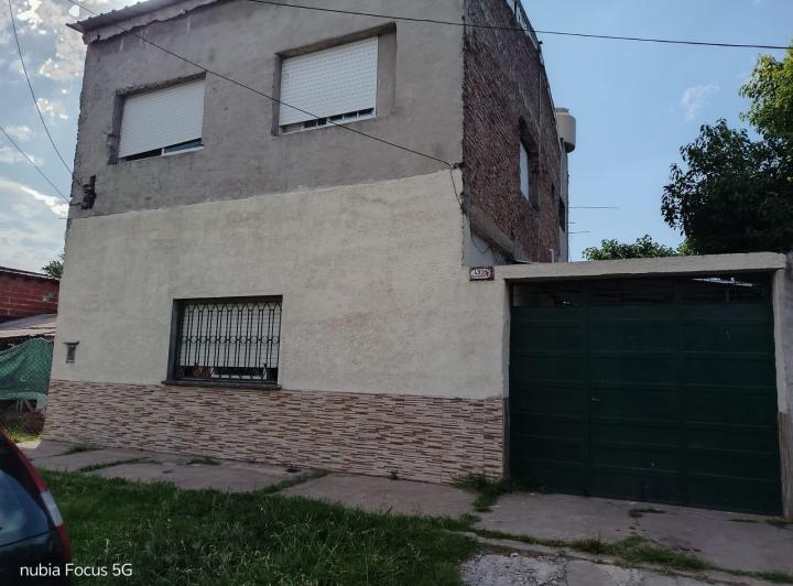 Casa · 260m² · 3 Ambientes · 1 Cochera