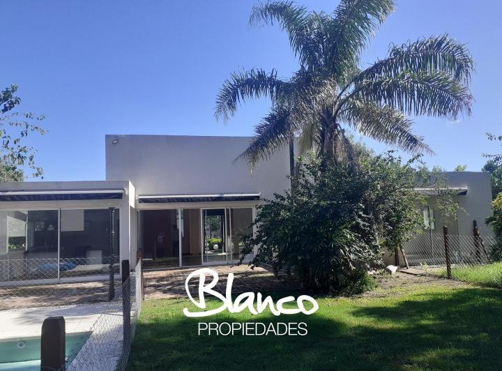 Casa · 205m² · 5 Ambientes · 2 Cocheras