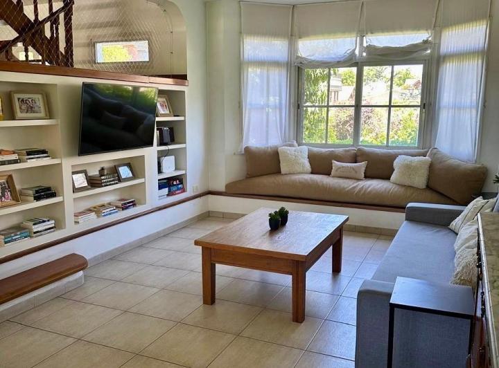 Casa · 297m² · 4 Ambientes · 2 Cocheras
