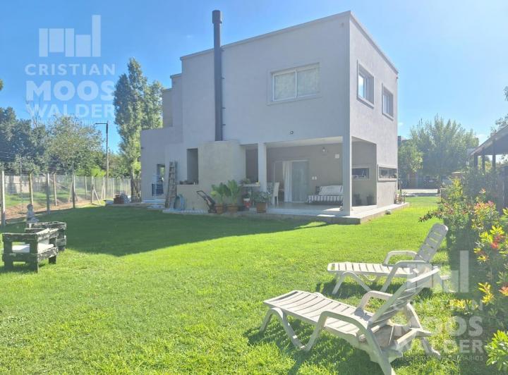 Casa · 168m² · 4 Ambientes · 2 Cocheras