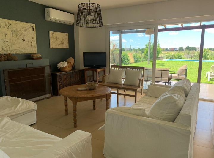 Casa · 256m² · 4 Ambientes · 1 Cochera