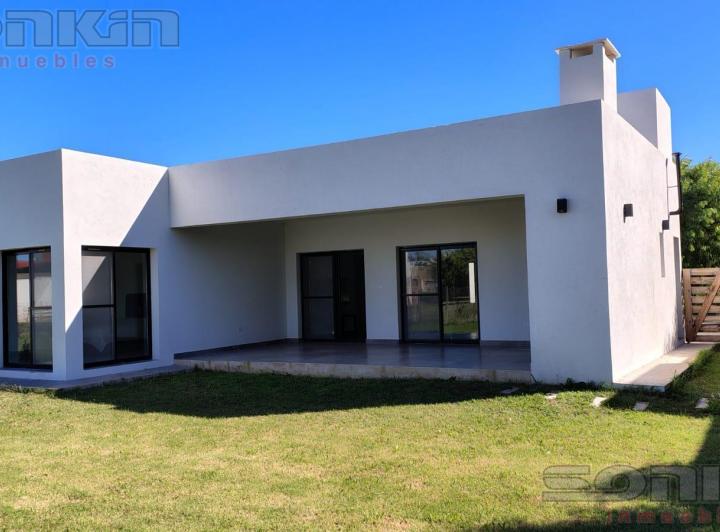 Casa · 136m² · 4 Ambientes · 2 Cocheras