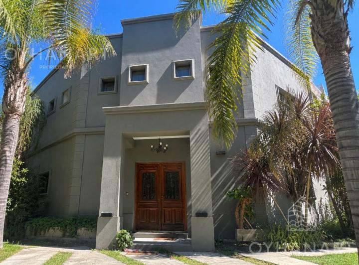 Casa · 180m² · 4 Ambientes · 2 Cocheras