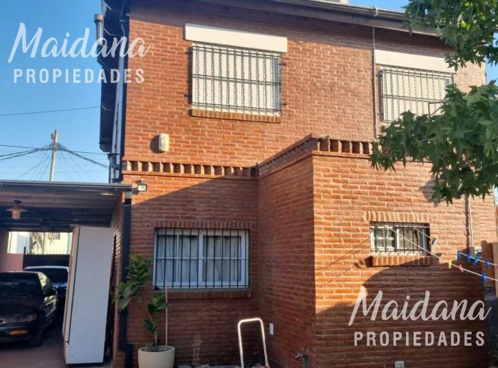 Casa · 148m² · 4 Ambientes · 2 Cocheras