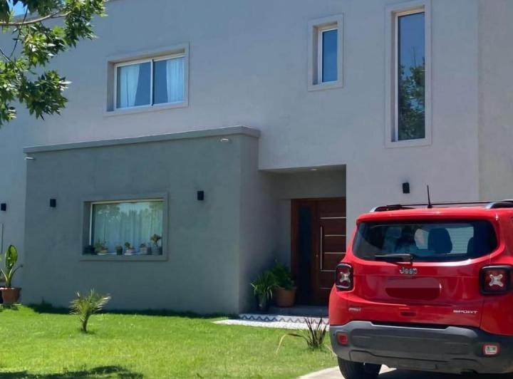 Casa · 168m² · 4 Ambientes · 1 Cochera