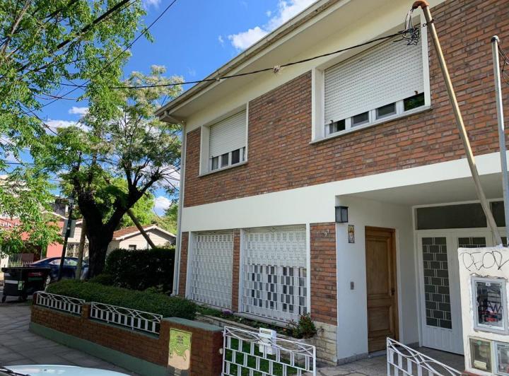 Casa · 319m² · 5 Ambientes · 2 Cocheras