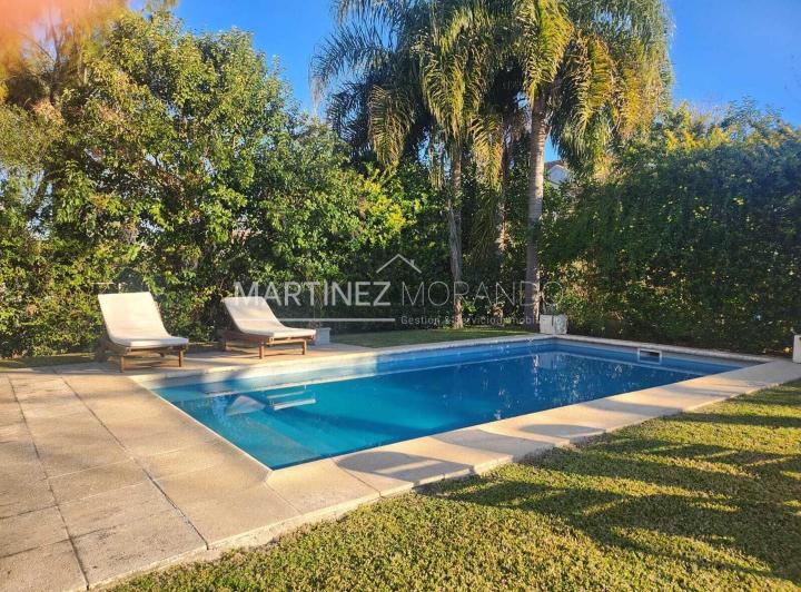 Casa · 298m² · 6 Ambientes · 1 Cochera