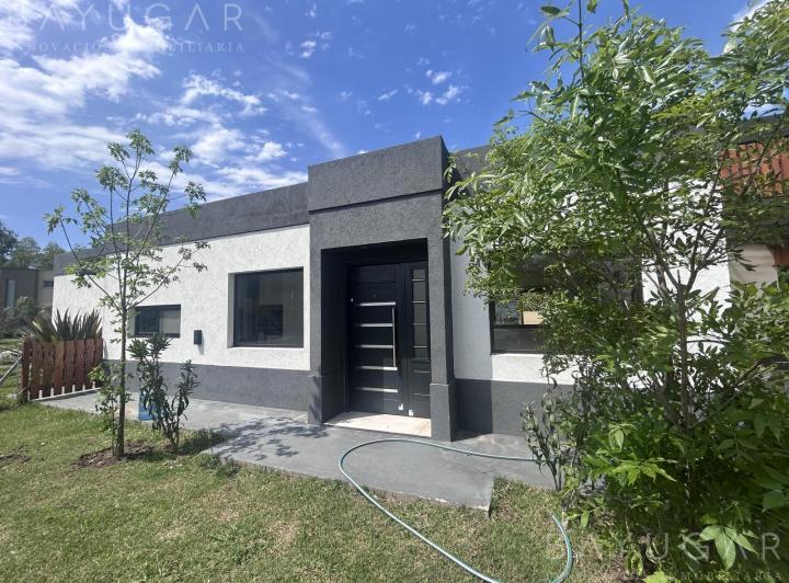 Casa · 100m² · 4 Ambientes · 2 Cocheras