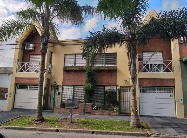 Casa · 85m² · 4 Ambientes · 1 Cochera