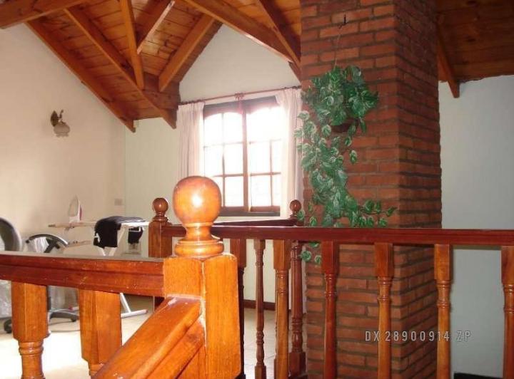 Casa · 220m² · 4 Ambientes · 1 Cochera