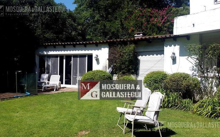 Casa · 240m² · 6 Ambientes · 3 Cocheras
