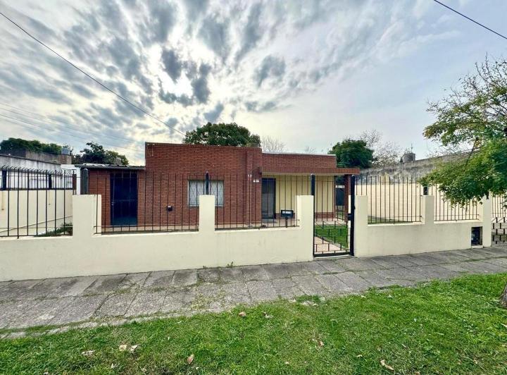 Casa · 100m² · 4 Ambientes · 4 Cocheras