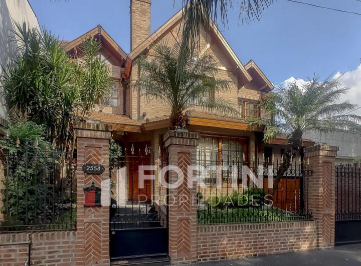 Casa · 194m² · 5 Ambientes · 3 Cocheras