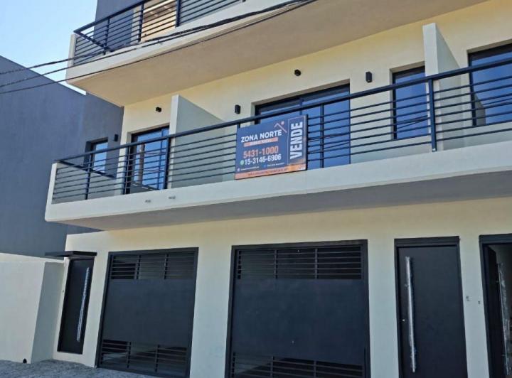 Casa · 102m² · 2 Ambientes · 1 Cochera