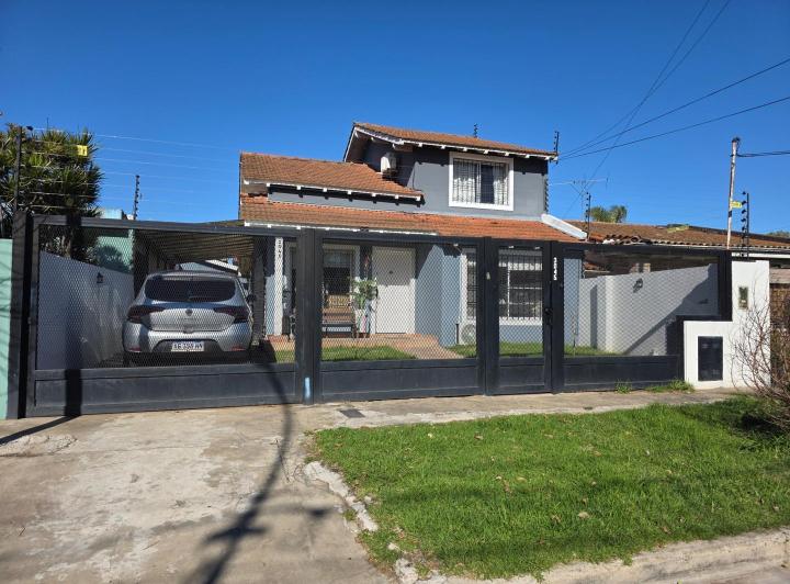 Casa · 166m² · 4 Ambientes · 3 Cocheras