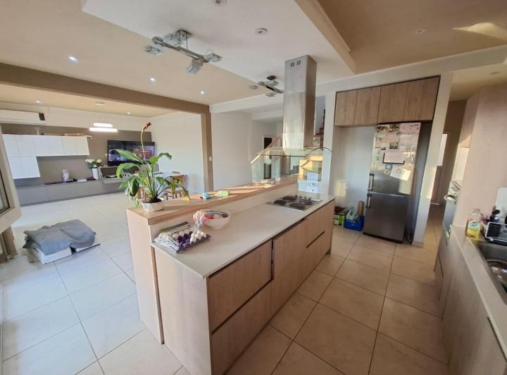 Casa · 190m² · 5 Ambientes · 2 Cocheras