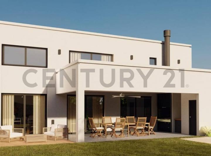 Casa · 218m² · 4 Ambientes · 3 Cocheras