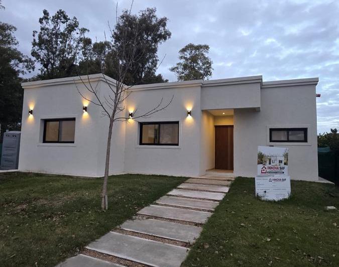 Casa · 126m² · 4 Ambientes · 1 Cochera