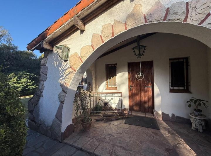 Casa · 303m² · 4 Ambientes · 1 Cochera
