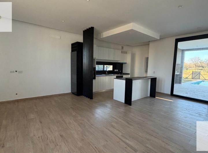 Casa · 200m² · 5 Ambientes
