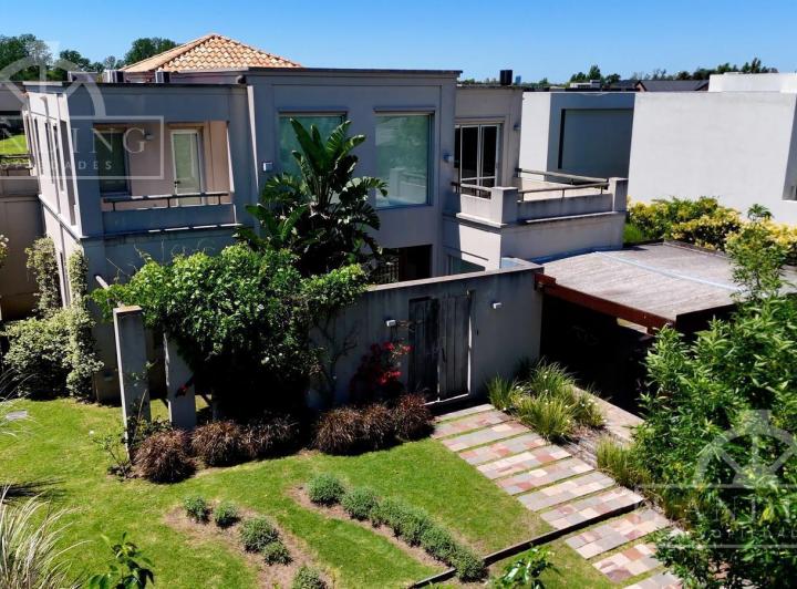 Casa · 450m²