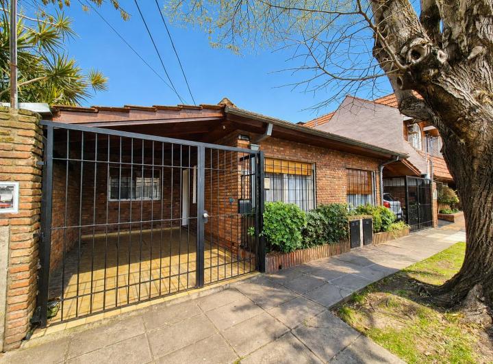 Casa · 121m² · 4 Ambientes · 1 Cochera